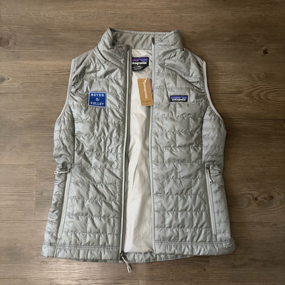 NWT Patagonia Nano Puff Vest in Feather Grey Women’s Small S Logo